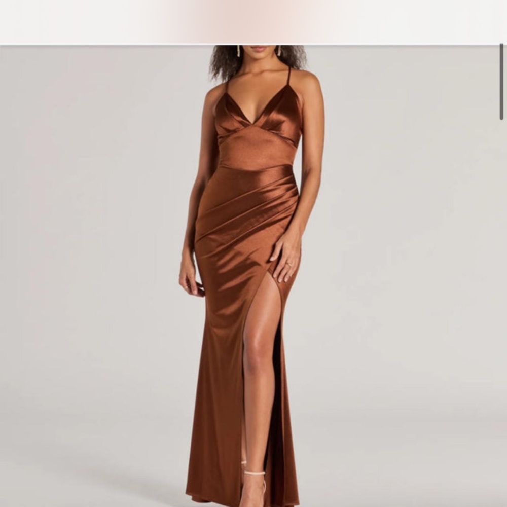 Windsor Zosia V-Neck Mermaid Satin Formal Dress in New Brown NWT size large